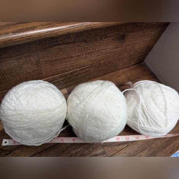 4 large balls of yarn in white  630g - Picture 2 of 11